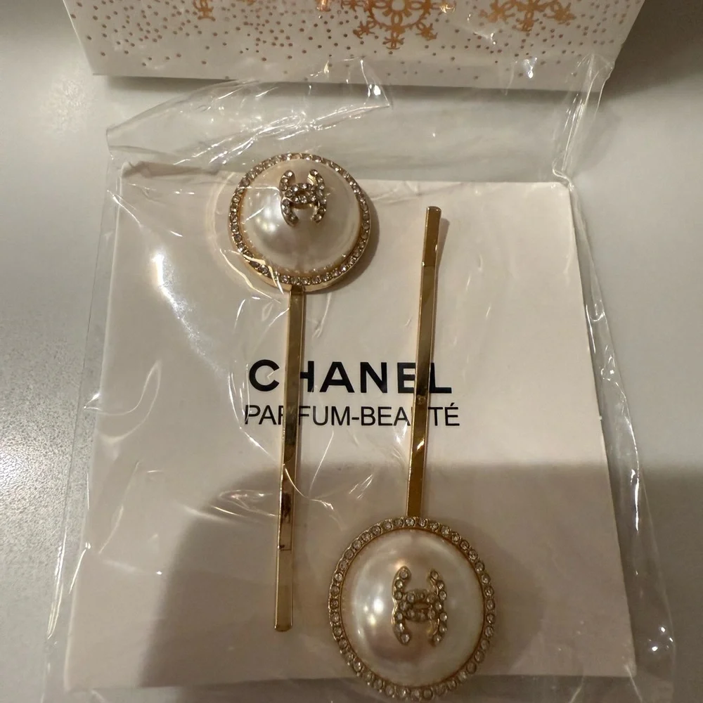 New CHANEL Gold and White Pearl Hair Pins - Picture 4 of 11